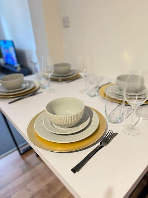 Luxury Cozy 3 Bed Apartment 5Mins From City - Free Parking! Nottingham Dış mekan fotoğraf